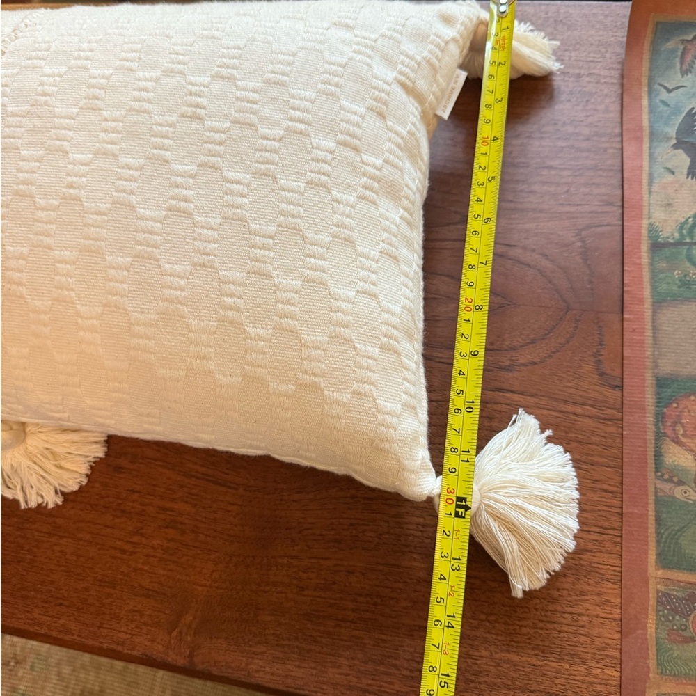 Archive New York Natural White Antigua Pillow - Picture 9 of 10